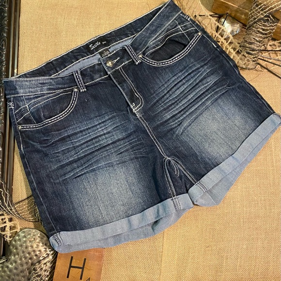 EUC Silzzle Jeans Dark Wash Denim with Embroidery on Pockets Size18 - Picture 1 of 2